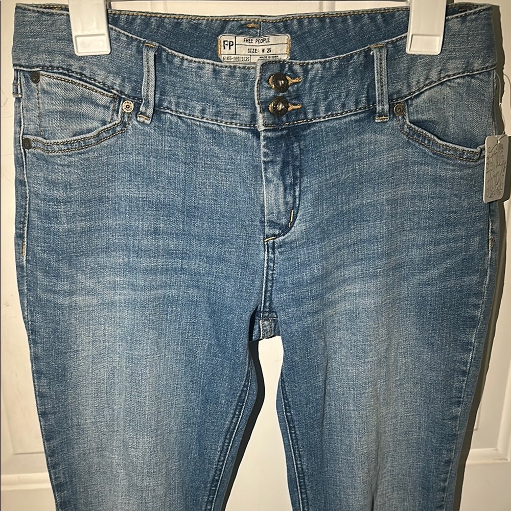 Women’s Free People Distressed Blue Flare Jeans

Size: 29